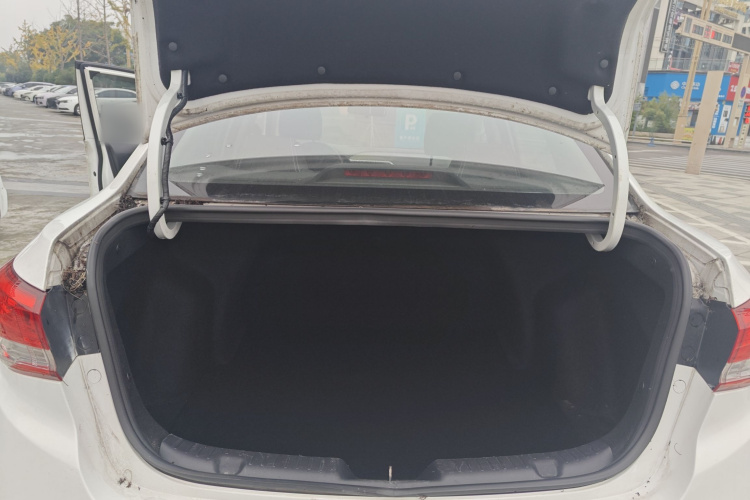 长安 悦翔 2019款 1.5L DCT 联动云版机舱底盘23