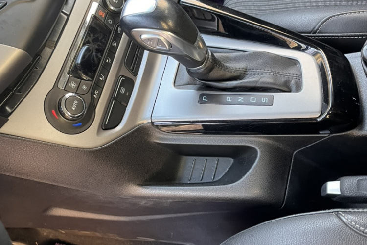 福特 福克斯 2012款 两厢 1.6L 自动风尚型局部细节9003