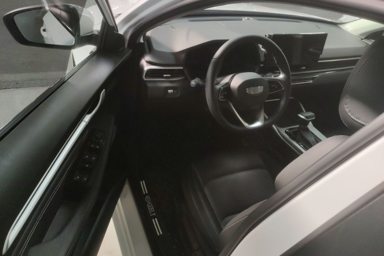 吉利汽车 帝豪 2025款 第4代 1.5L CVT龙腾版中控内饰20