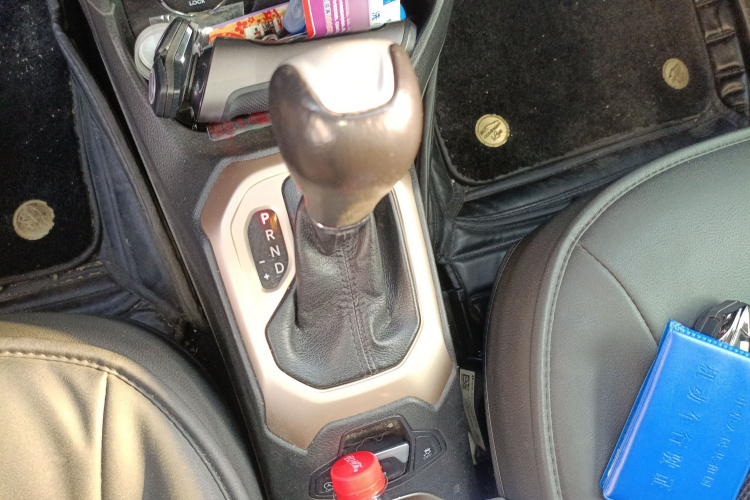 Jeep 自由侠 2016款 2.0L 自动四驱75周年致敬版局部细节18