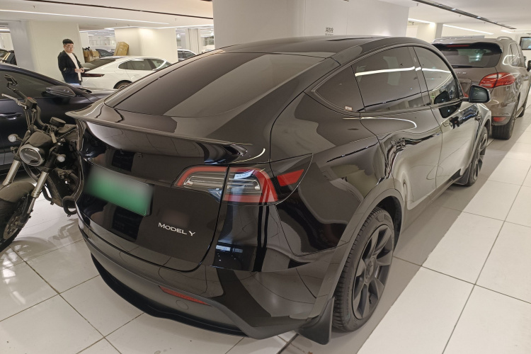 特斯拉 Model Y 2022款 后轮驱动版车身外观7