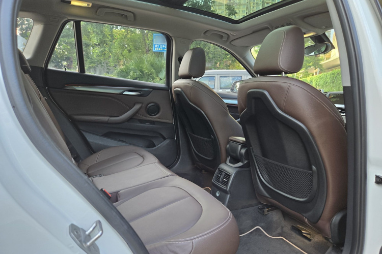 宝马X1 2016款 sDrive20Li 豪华型车身外观6008