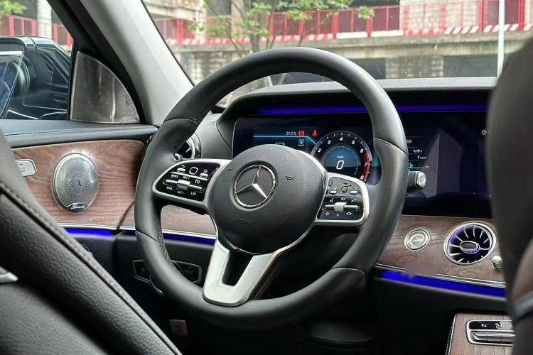 奔驰E级 2020款 改款 E 300 L 时尚型中控内饰7003