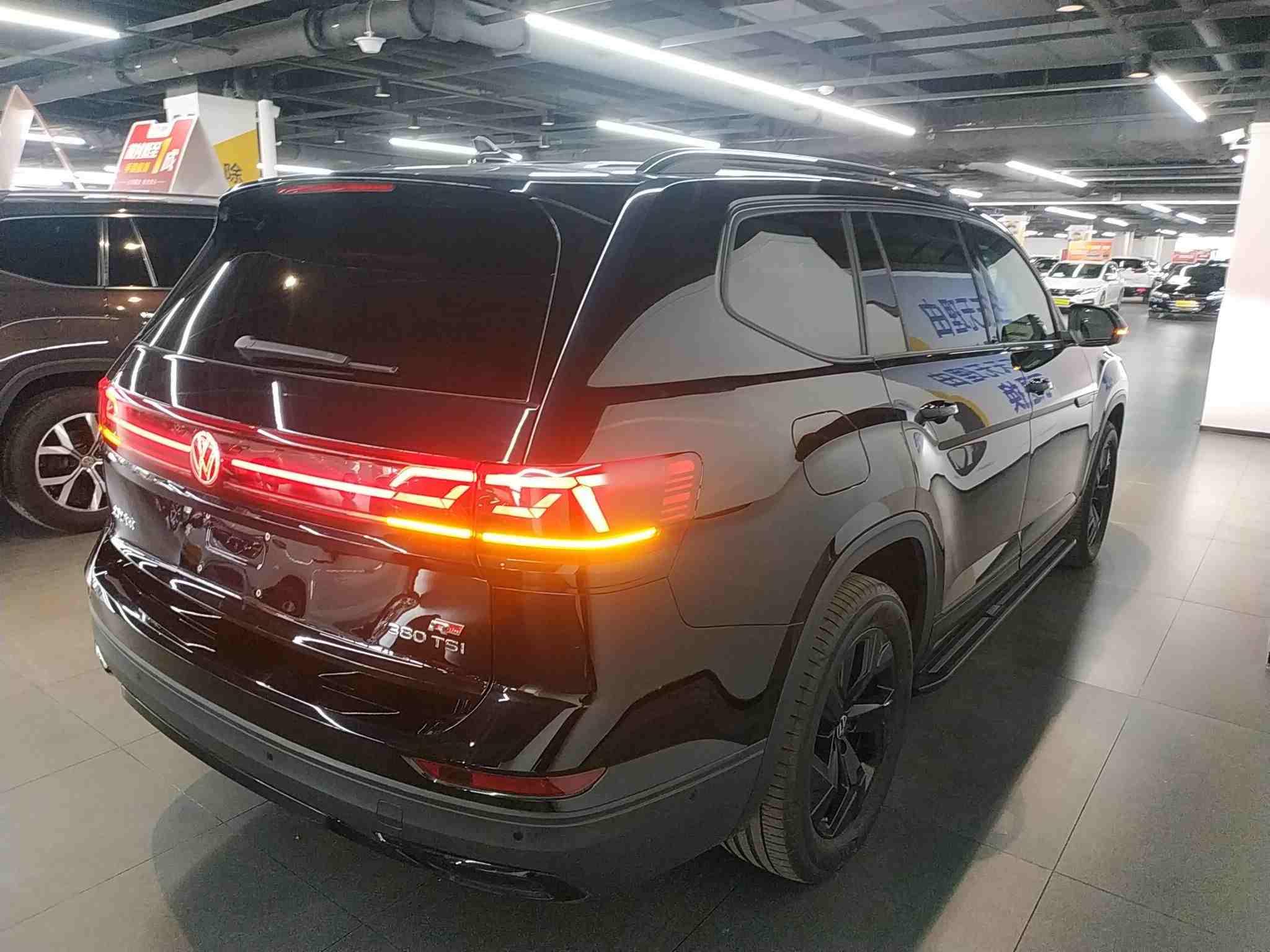 车辆右后45度外观展示