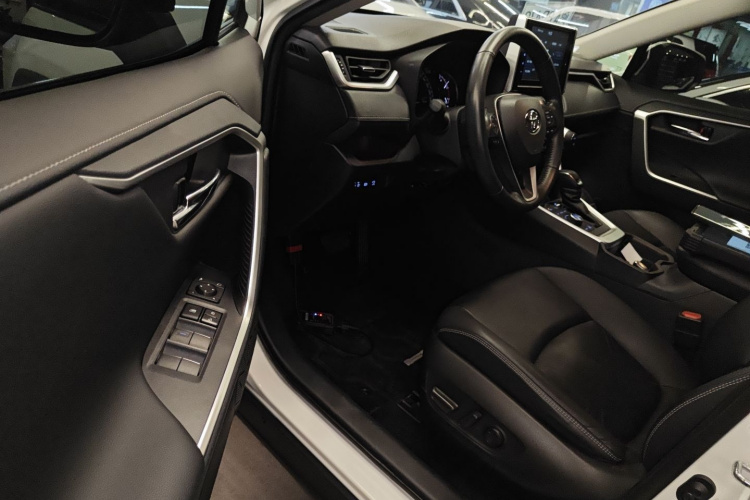 丰田 RAV4荣放 2020款 2.0L CVT四驱尊贵版中控内饰7003