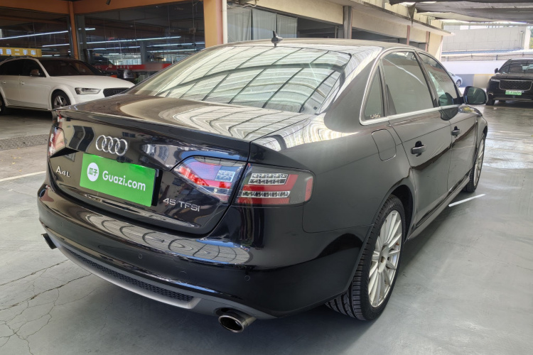 奥迪A4L 2012款 2.0 TFSI 自动运动型车身外观6013