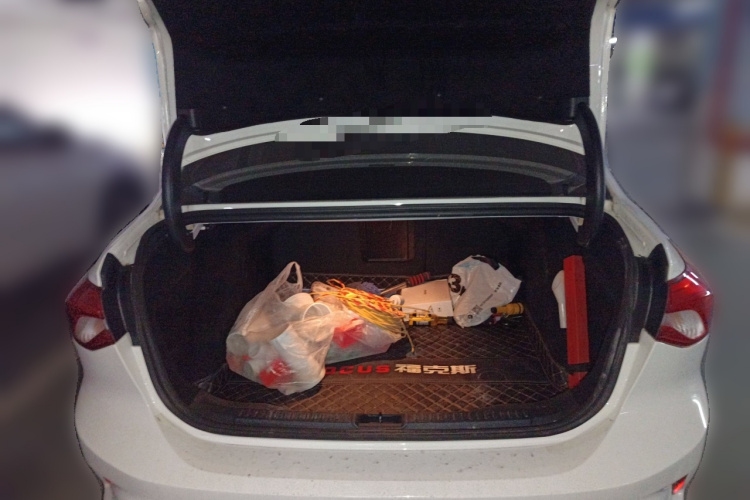 福特 福克斯 2020款 三厢 EcoBoost 180 自动ST Line局部细节23