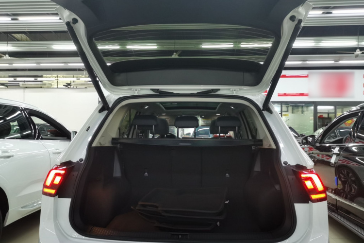 大众 途观L 2025款 出众款 330TSI 自动两驱R-Line龙耀版机舱底盘23