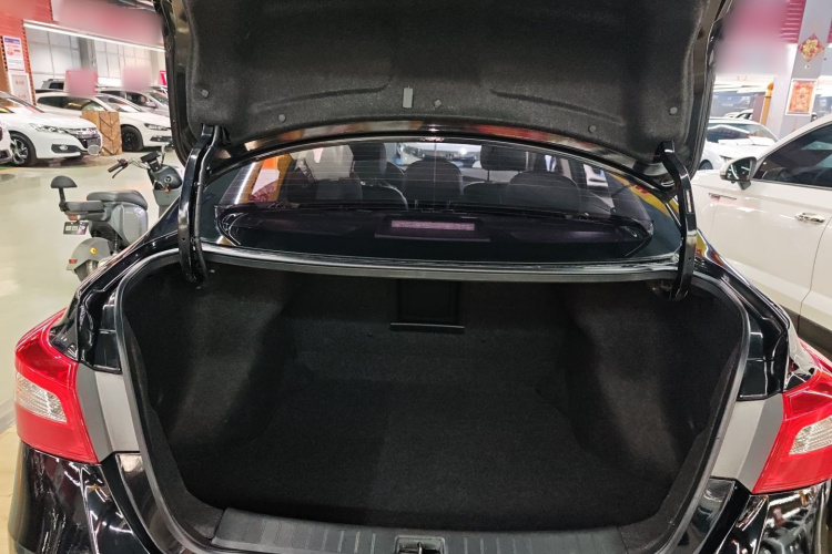 日产 轩逸 2019款 1.6XV CVT智联尊享版 国VI机舱底盘23