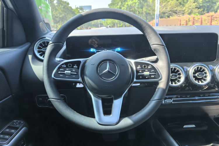 奔驰GLA 2023款 GLA 220中控内饰7007