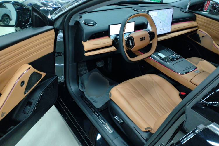 吉利银河 银河星耀8 2025款 130km EM-i 尊贵版中控内饰7003