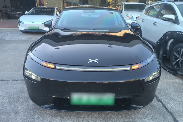 小鹏P7 2022款 480E车身外观2