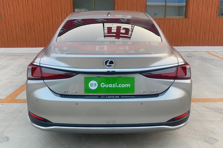 雷克萨斯ES 2023款 200 卓越版车身外观6004