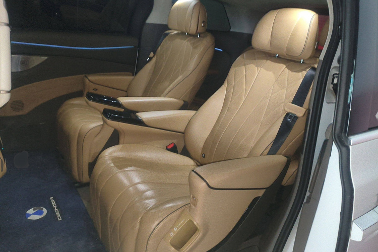 腾势D9 2022款 DM-i 970 四驱旗舰型中控内饰7004