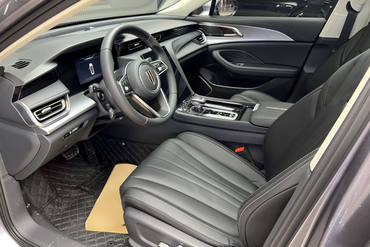 红旗H5 2023款 2.0T 自动智联旗享版中控内饰7006