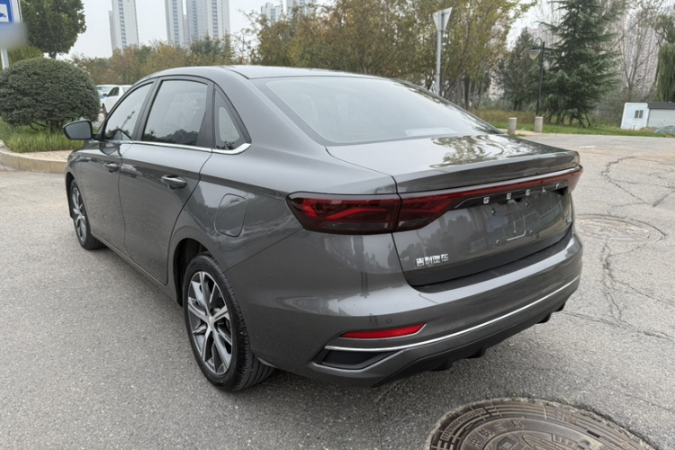 吉利汽车 帝豪 2023款 第4代冠军版 1.5L CVT尊贵型车身外观6003