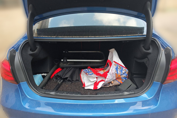 宝马3系 2019款 320i M运动曜夜版局部细节23