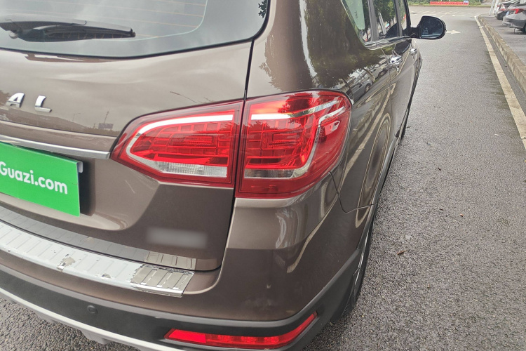 哈弗H6 2018款 红标 运动版 1.5T 自动两驱精英型车身外观9