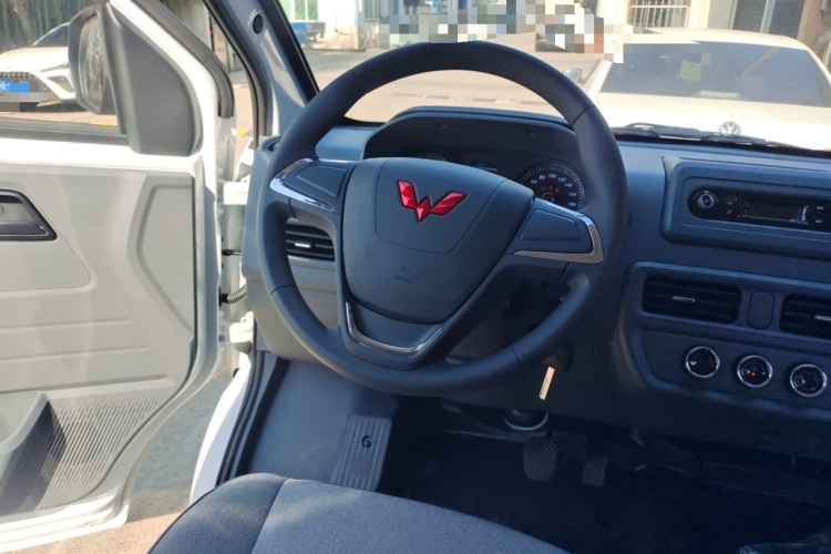 五菱汽车 五菱扬光 2024款 300KM 舒适型客车版 75kW中控内饰13