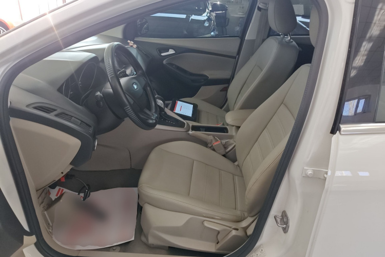 福特 福克斯 2017款 三厢 1.6L 自动舒适型智行版中控内饰19