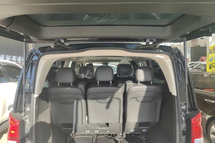 奔驰 威霆 2021款 2.0T 精英版 7座局部细节23