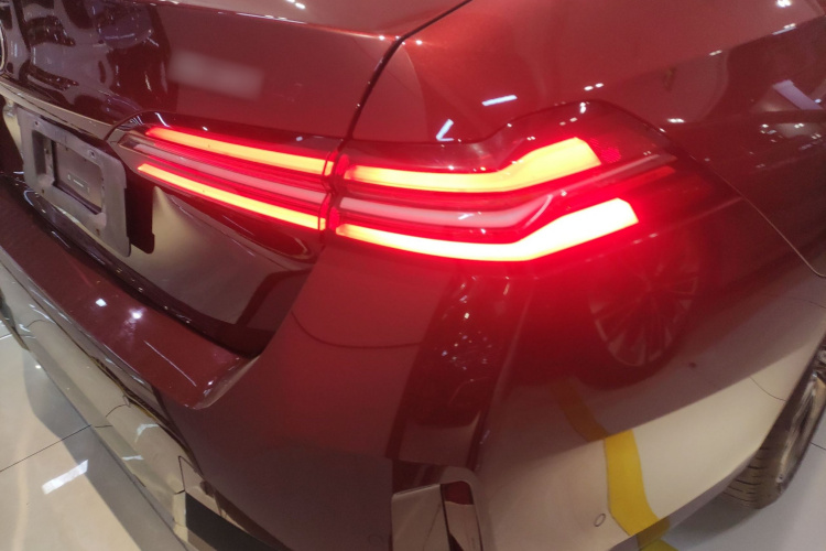 宝马5系 2024款 530Li 尊享型 M运动套装车身外观9