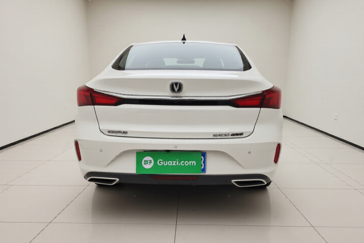 长安 逸动 2022款 PLUS 1.6L GDI 手动精英型车身外观6