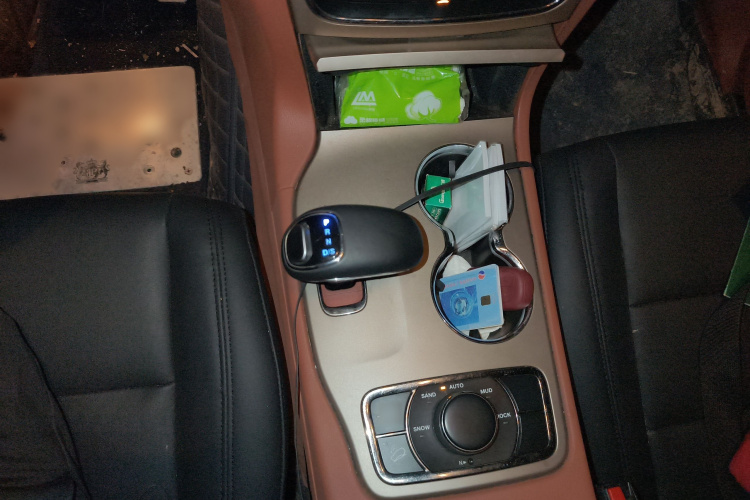 Jeep 大切诺基(进口) 2014款 3.0TD 柴油 舒享导航版局部细节18