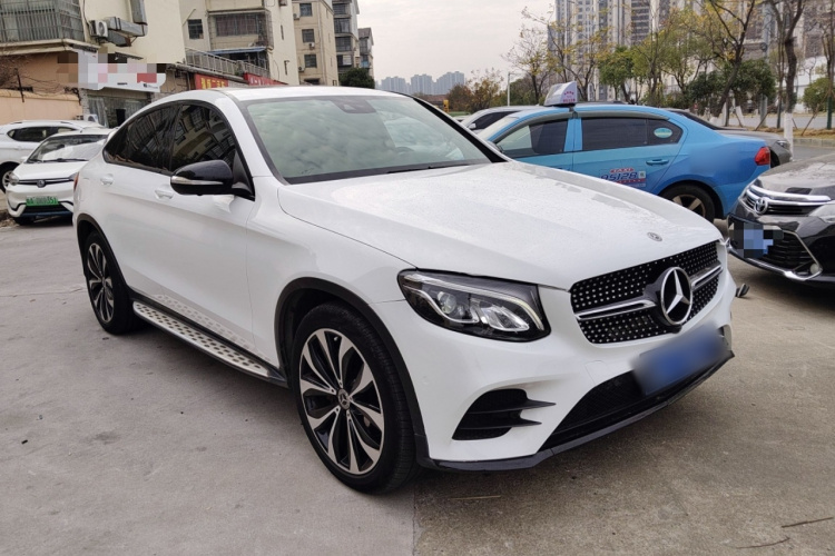 奔驰GLC轿跑 2019款 GLC 260 4MATIC 轿跑SUV车身外观3