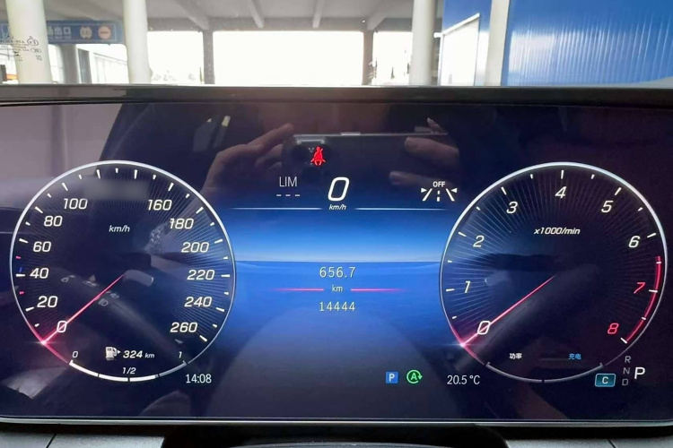 奔驰GLC 2023款 GLC 300 L 4MATIC 动感型 7座局部细节14