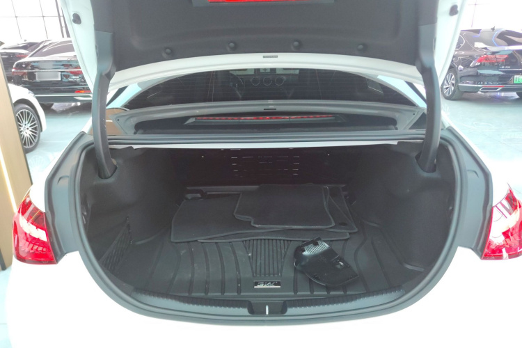 奔驰C级 2024款 改款二 C 260 L 皓夜运动版机舱底盘23