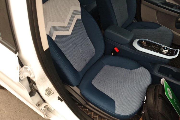 长安欧尚 奔奔E-Star 2022款 赏心版 多彩款 磷酸铁锂局部细节41