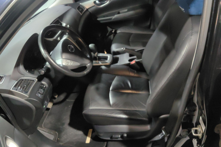 日产 轩逸 2014款 1.6XV CVT尊享版中控内饰19