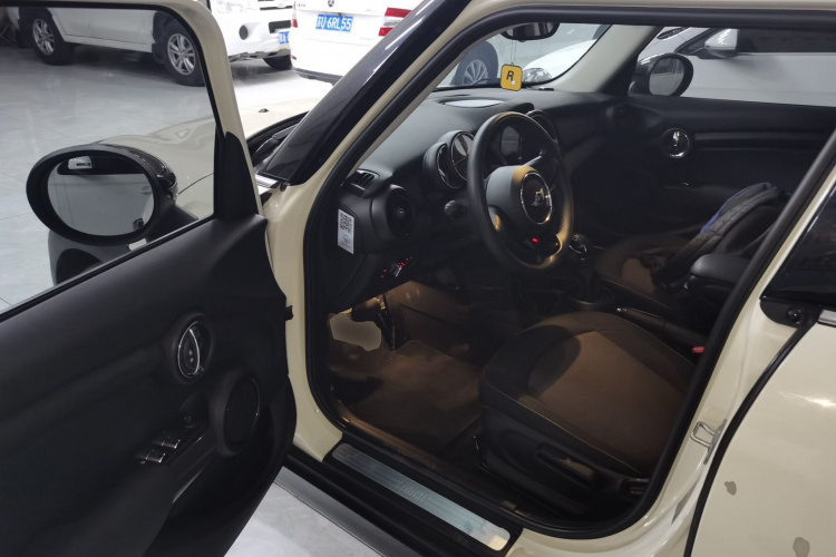 MINI 2016款 1.2T ONE 五门版中控内饰20