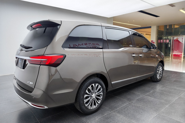 别克GL8 2022款 陆上公务舱 652T 豪华型车身外观6005