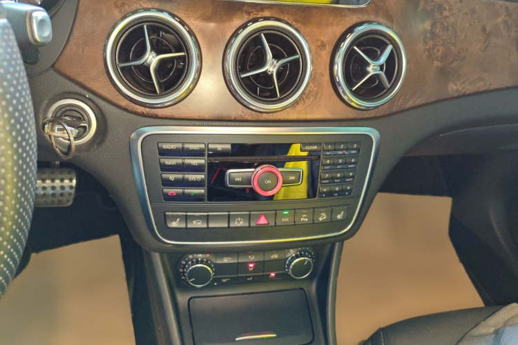 奔驰GLA(进口) 2015款 GLA 260 4MATIC局部细节16