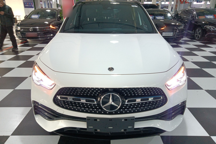 奔驰GLA 2022款 GLA 220 4MATIC车身外观2