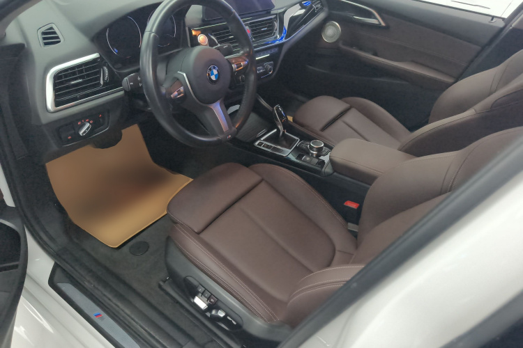 宝马1系 2023款 120i M运动曜夜版中控内饰19