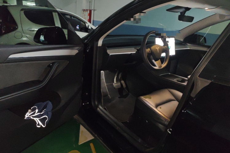 特斯拉 Model Y 2023款 后轮驱动版中控内饰20