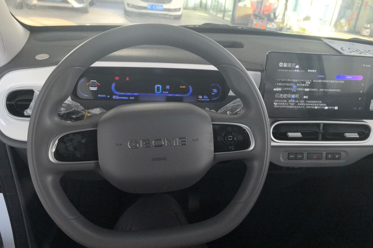 吉利银河 熊猫 2025款 210km 元气熊中控内饰12