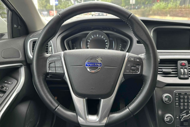 沃尔沃V40 2016款 T4 智雅版中控内饰7002