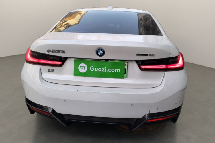 宝马i3 2024款 eDrive 35 L车身外观6