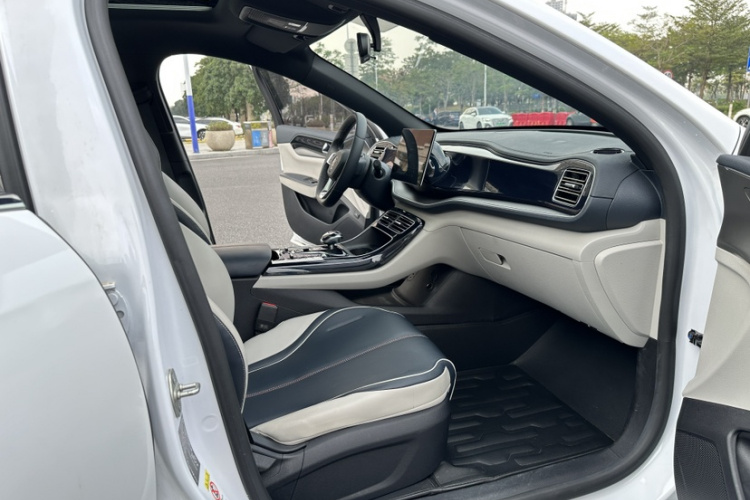 比亚迪 秦PLUS 2021款 DM-i 55KM 旗舰型局部细节41