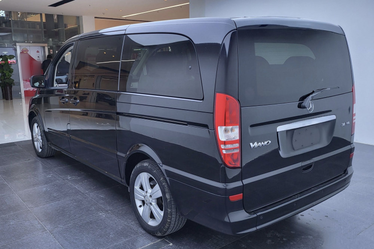 奔驰 唯雅诺 2013款 3.0L 舒适版车身外观6006