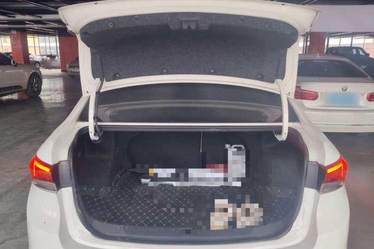 别克 英朗 2019款 15T 双离合互联精英型 国V机舱底盘23