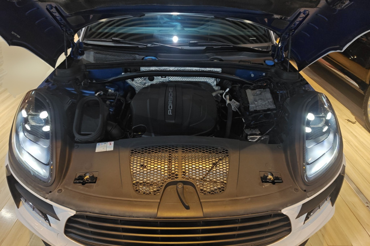 保时捷 2018款 Macan 2.0T机舱底盘24