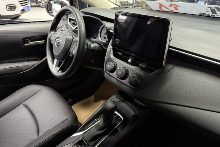 丰田 卡罗拉 2019款 1.2T S-CVT GL先锋版中控内饰7002