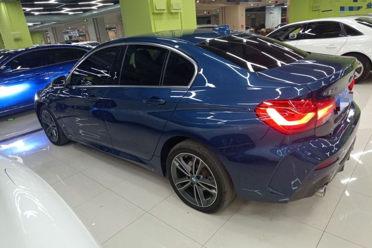 宝马1系 2021款 改款 120i M运动版车身外观4