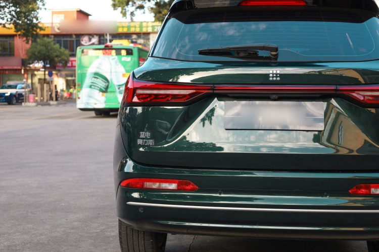 蓝电E5 PLUS 2025款 165km 长续航版PLUS 7座车身外观6015