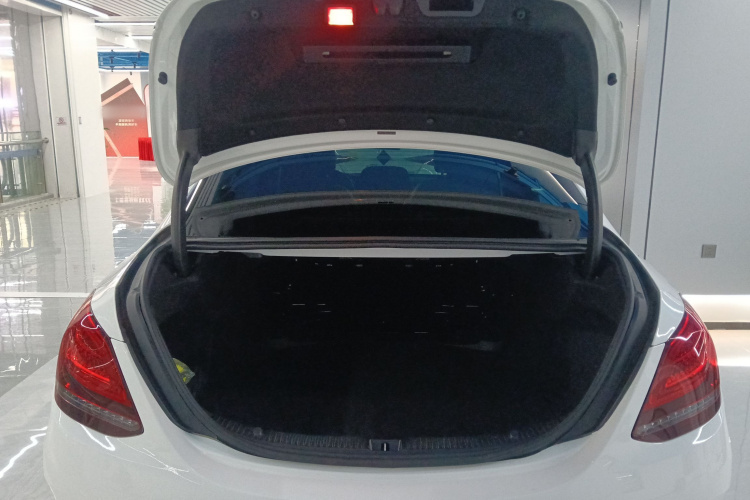 奔驰C级 2019款 改款 C 260 L 运动版局部细节23